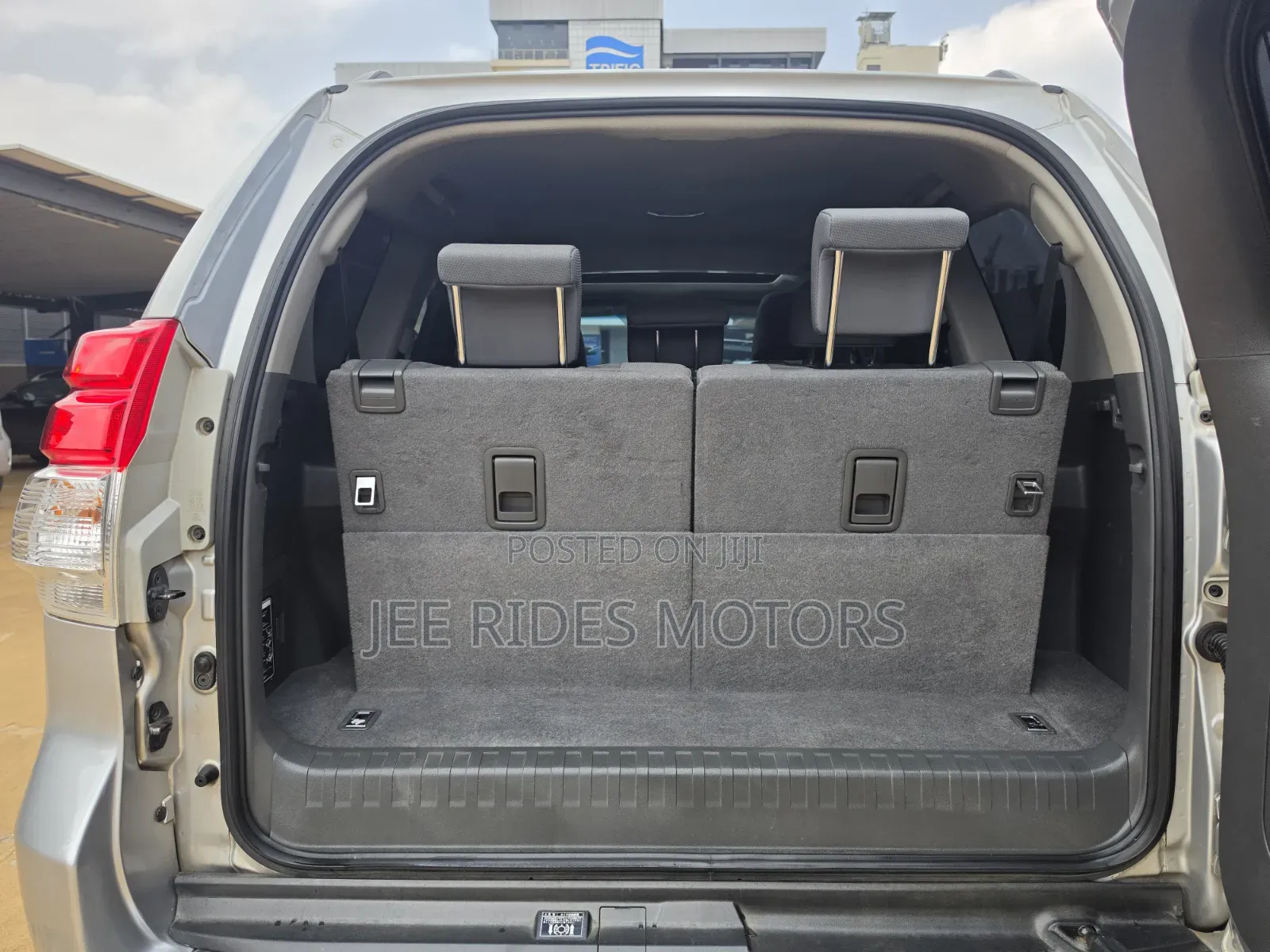 Toyota Land Cruiser Prado 2011