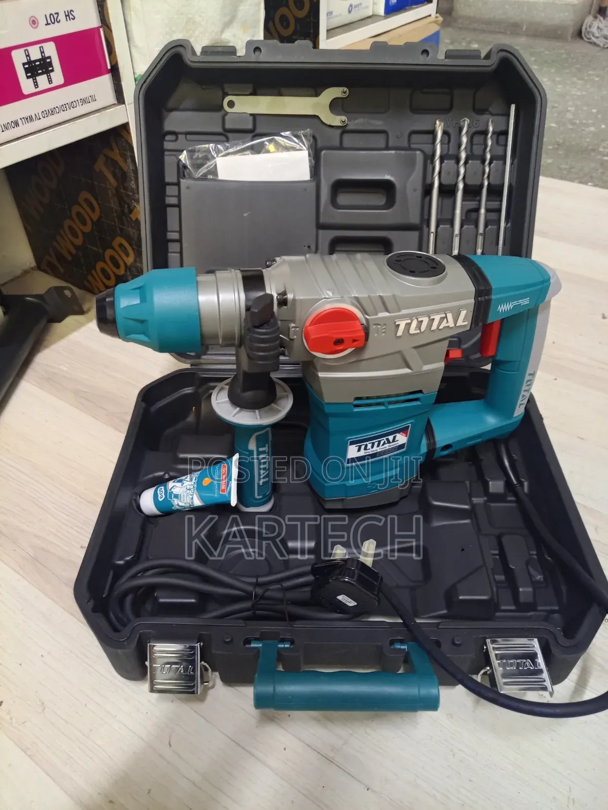 TOTAL TH118366 1800Watts Industrial Rotary Hammer Drill 4200bpm