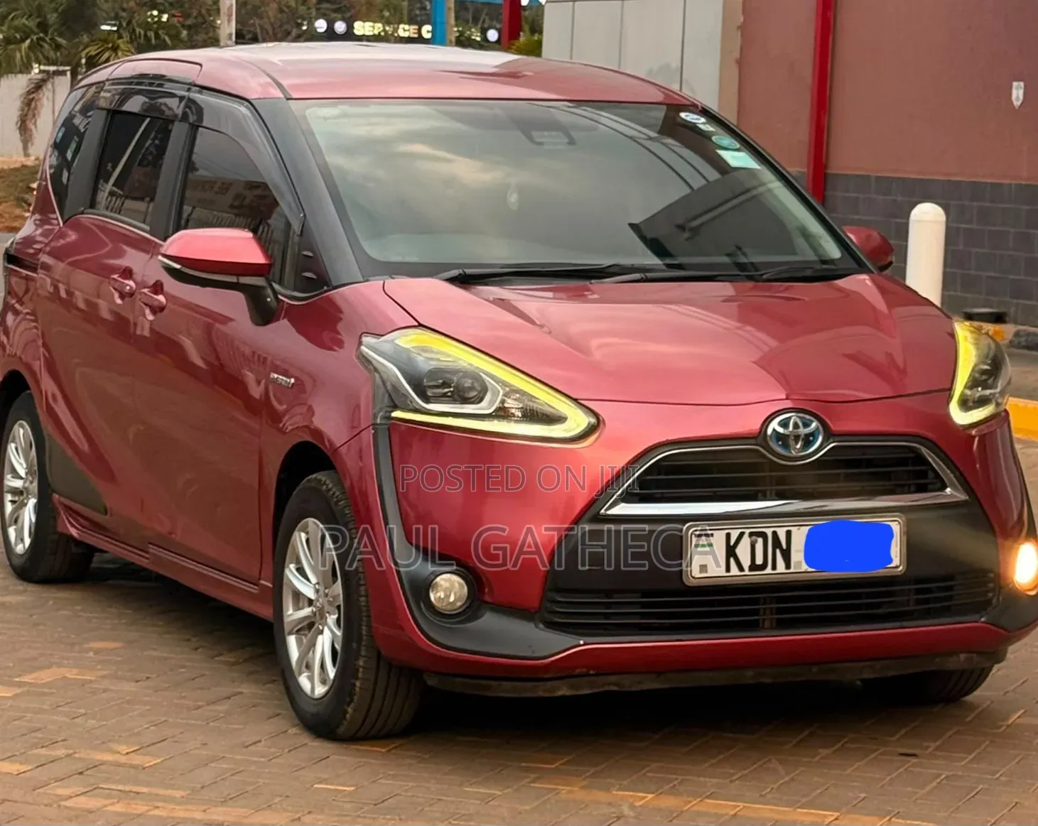 Toyota Sienta 2017 Red