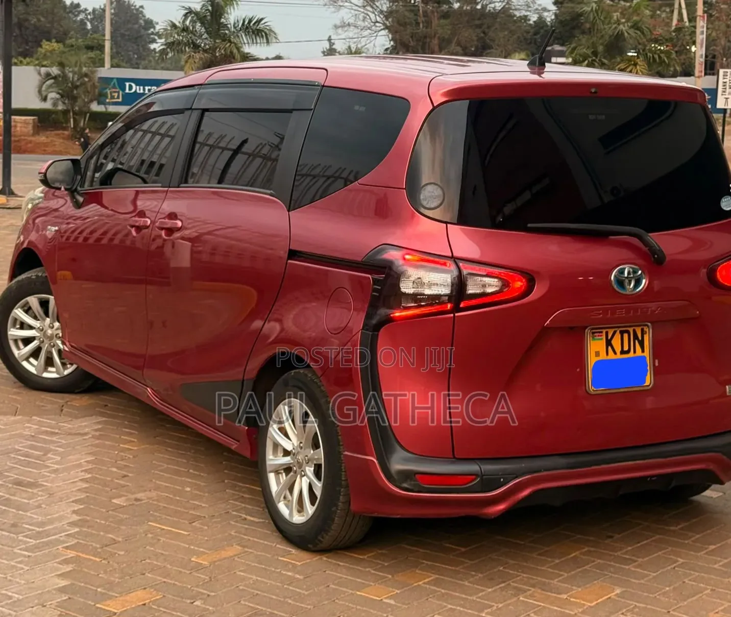 Toyota Sienta 2017 Red