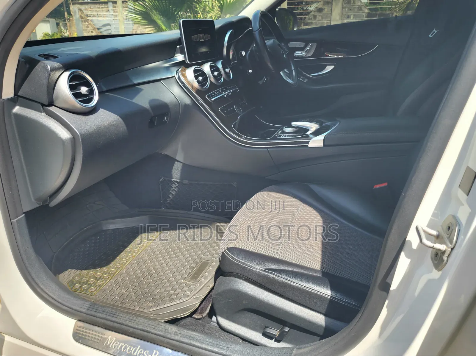 Mercedes-Benz C200 2016 Pearl