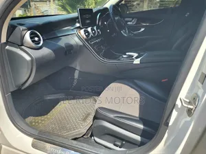 Mercedes-Benz C200 2016 Pearl