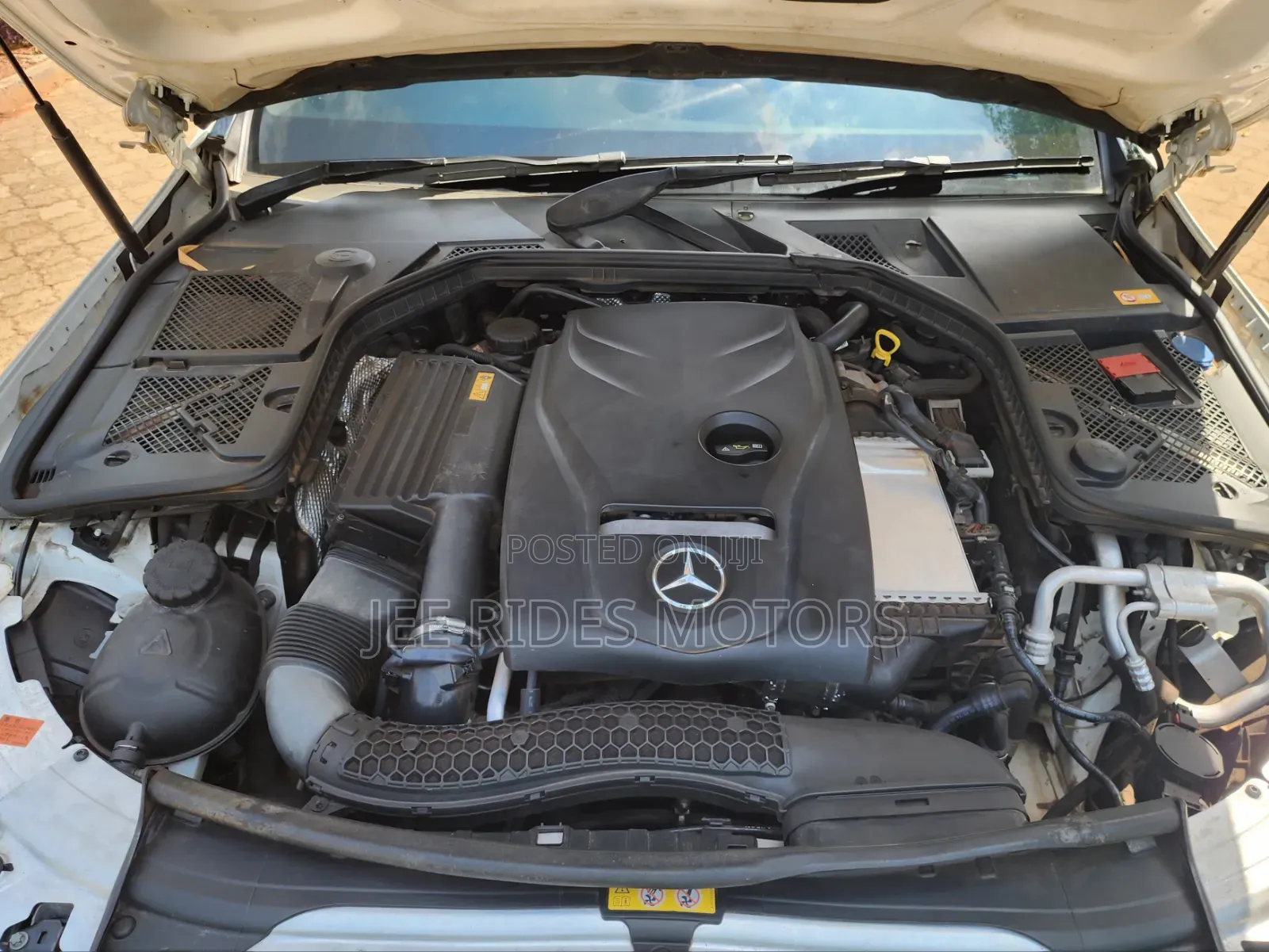 Mercedes-Benz C200 2016 Pearl