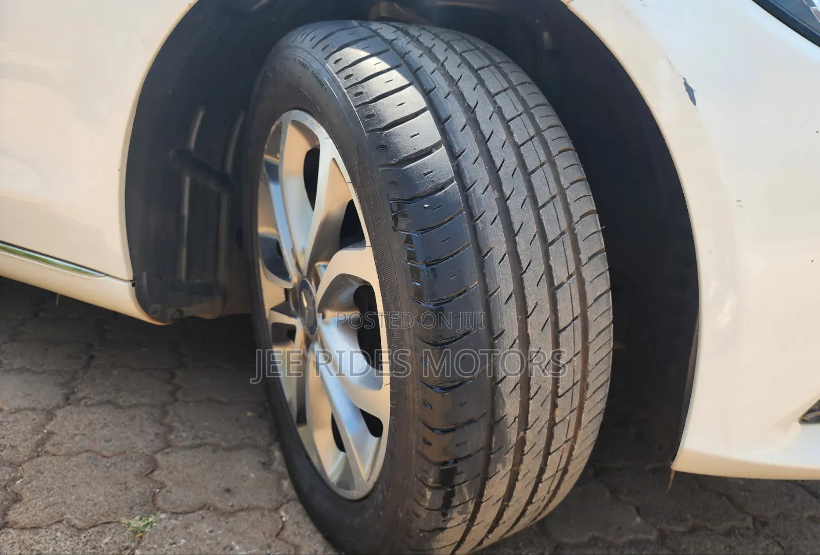 Mercedes-Benz C200 2016 Pearl