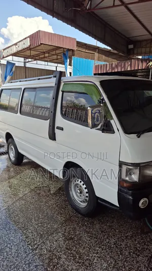 Toyota HiAce 2003 White