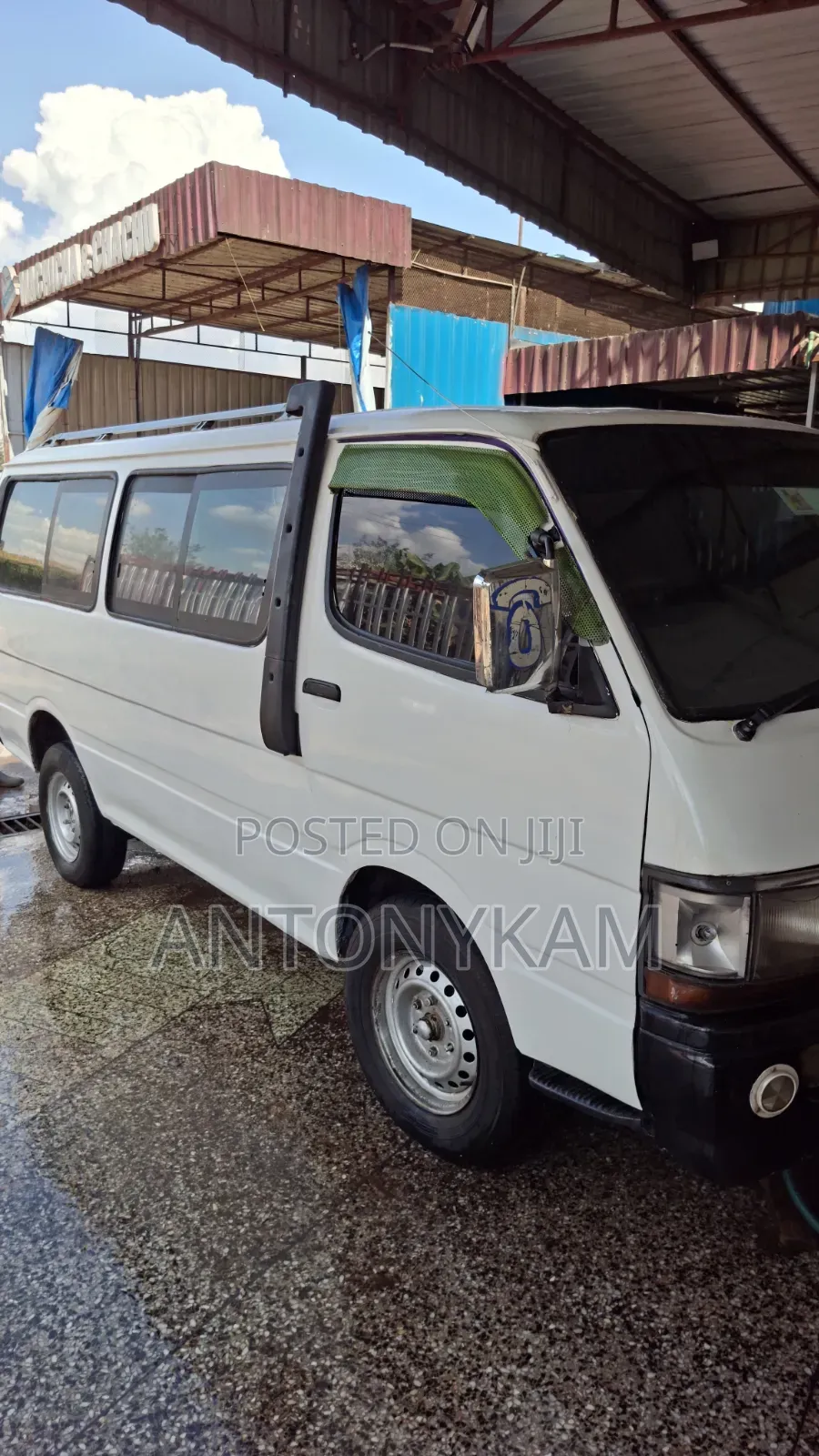 Toyota HiAce 2003 White