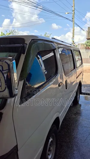 Toyota HiAce 2003 White