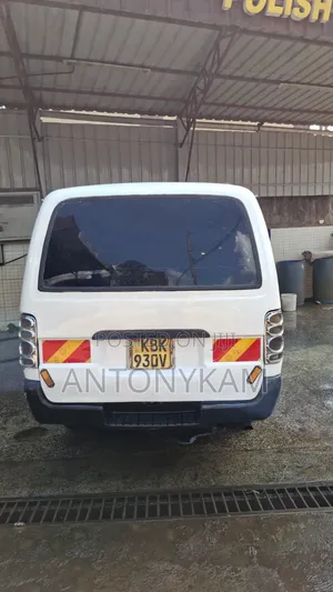 Toyota HiAce 2003 White