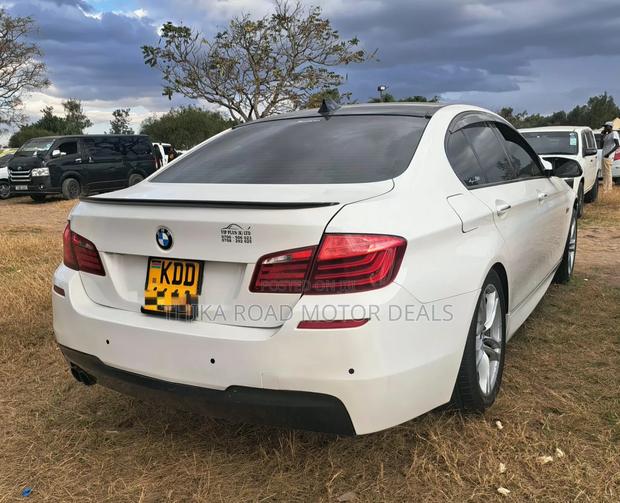 BMW 523i 2014 - thumbnail 3