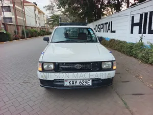 Toyota Hilux 2001 White