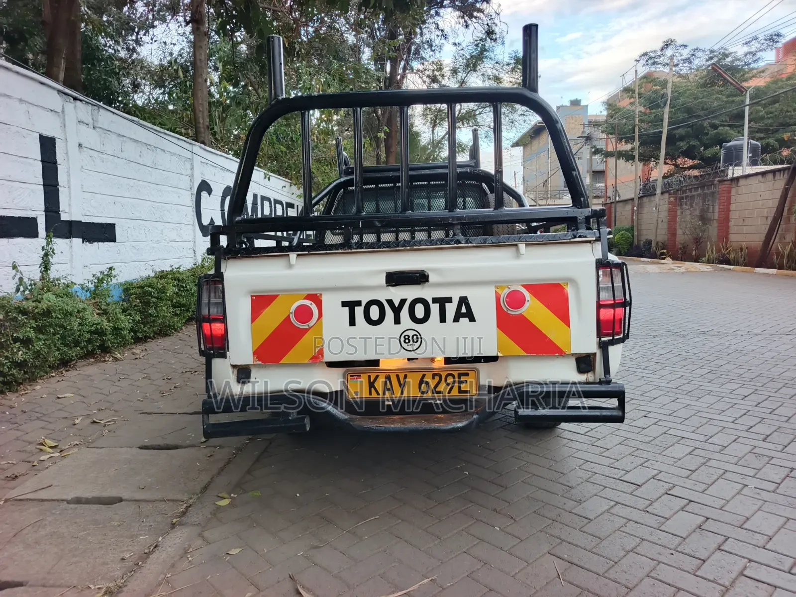 Toyota Hilux 2001 White