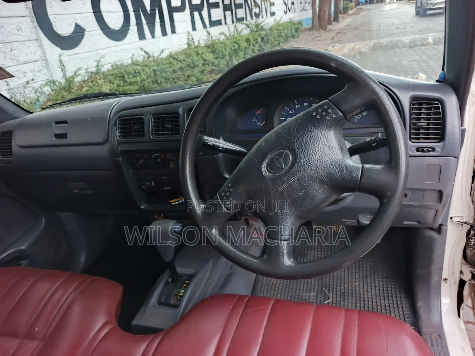 Toyota Hilux 2001 White