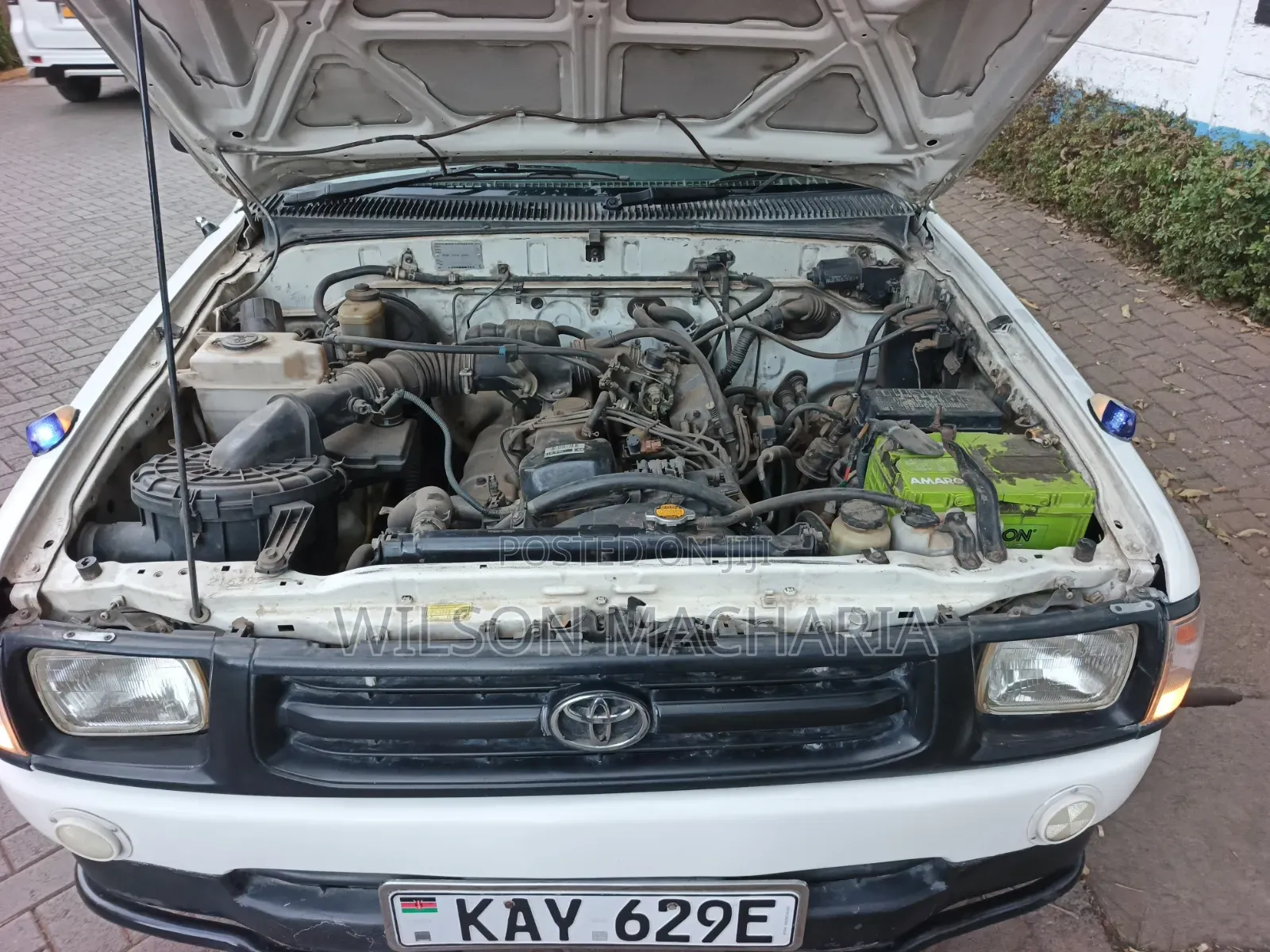 Toyota Hilux 2001 White