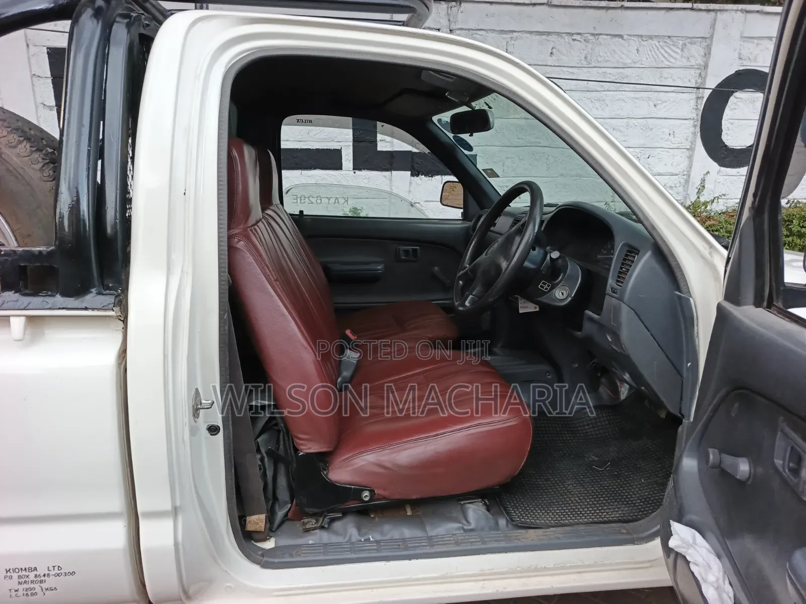 Toyota Hilux 2001 White