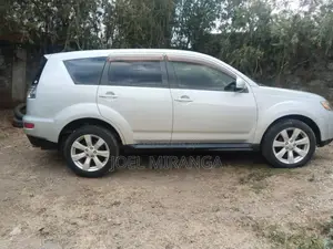 Mitsubishi Outlander 2010 Silver
