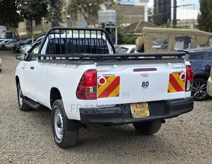Toyota Hilux 2021 White