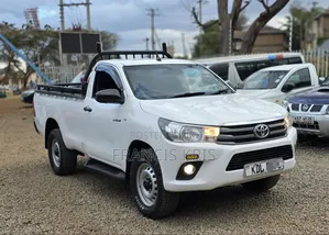 Toyota Hilux 2021 White