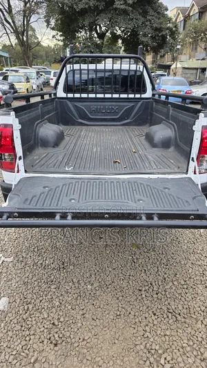 Toyota Hilux 2021 White