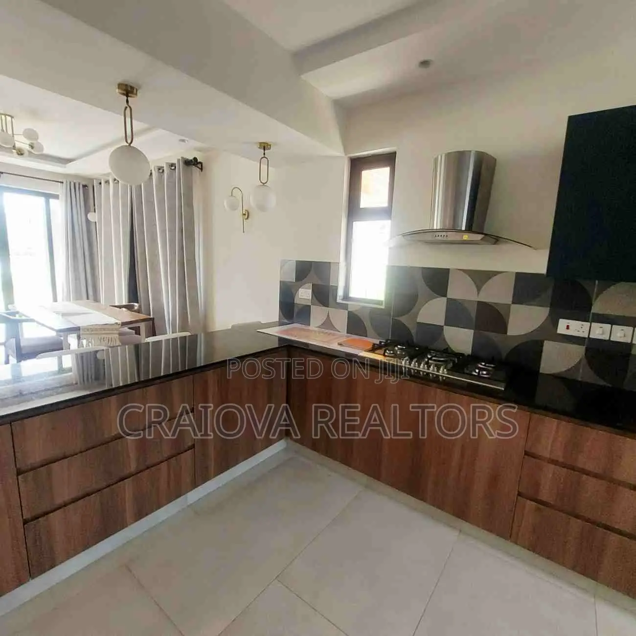 4bdrm Villa in Junction for sale
