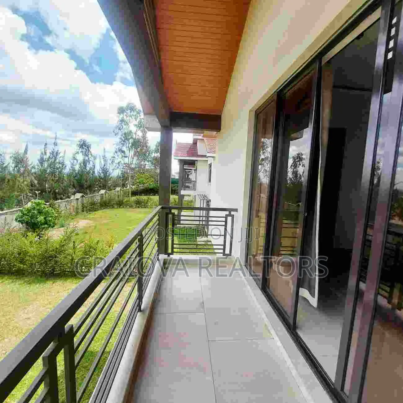 4bdrm Villa in Junction for sale