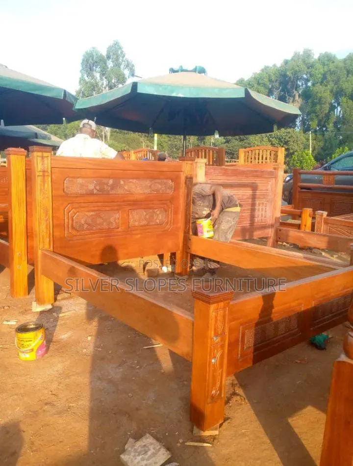 King Size (6by6) Mahogany Bed