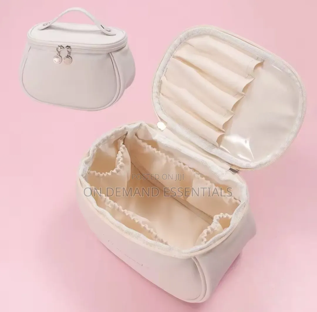 Portable Cosmetic Storage Bag.
Toiletry Bag
Cream Pink Brown
