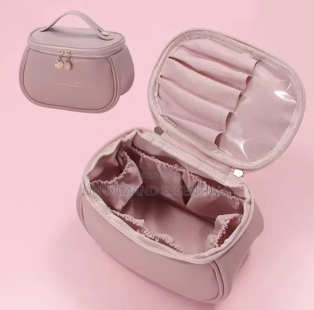 Portable Cosmetic Storage Bag.
Toiletry Bag
Cream Pink Brown