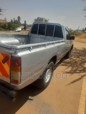Nissan Hardbody 2007 Silver
