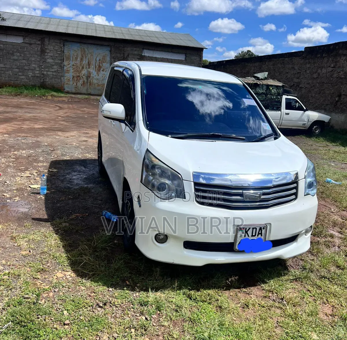 Toyota Noah 2014 White