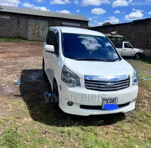 Toyota Noah 2014 White