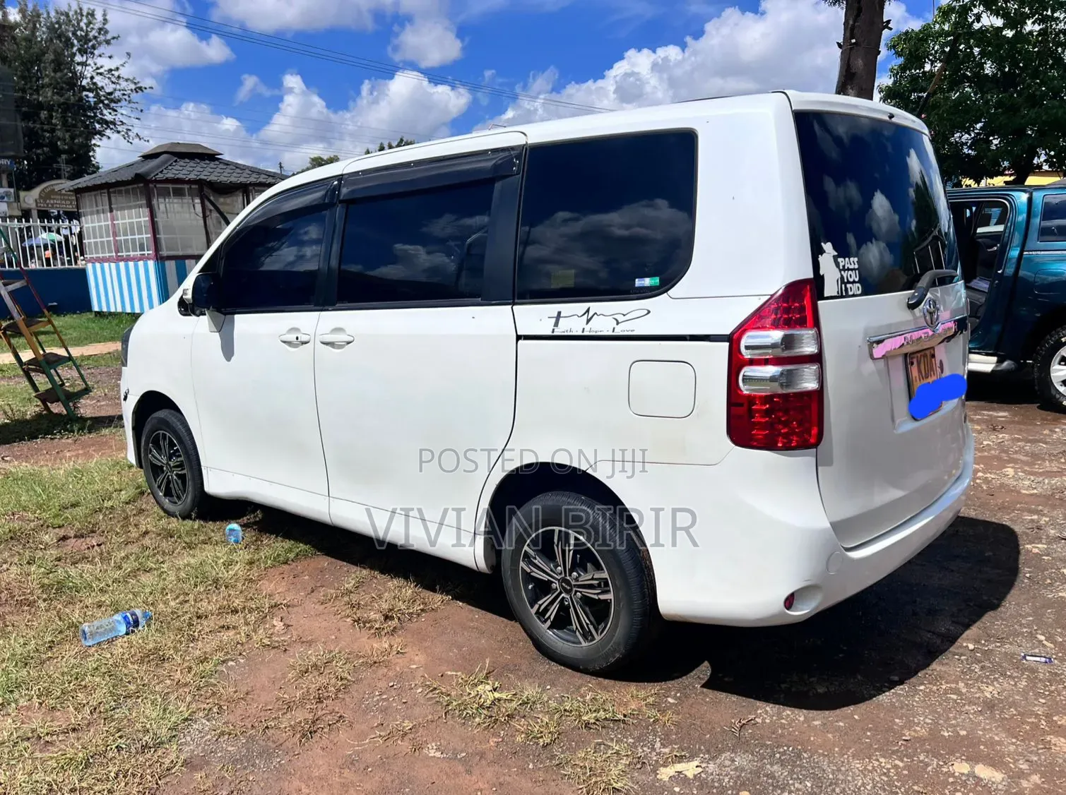 Toyota Noah 2014 White