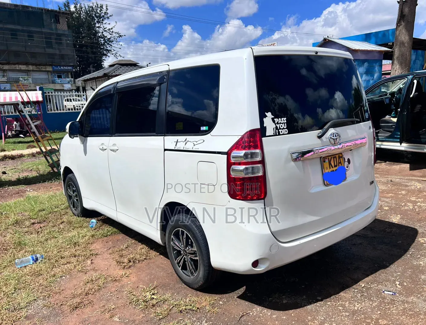 Toyota Noah 2014 White