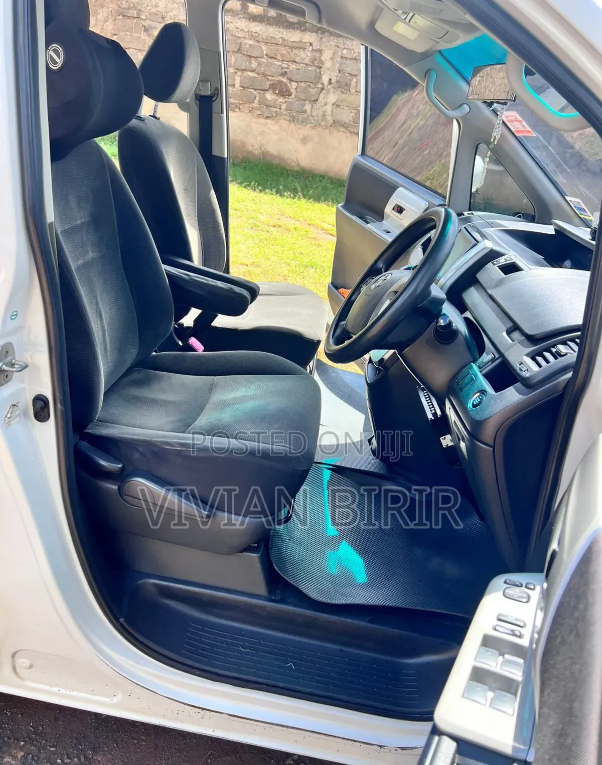 Toyota Noah 2014 White