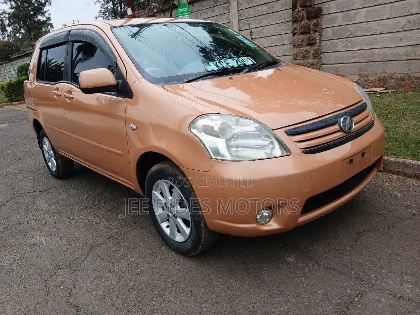 Toyota Raum 2008 Orange