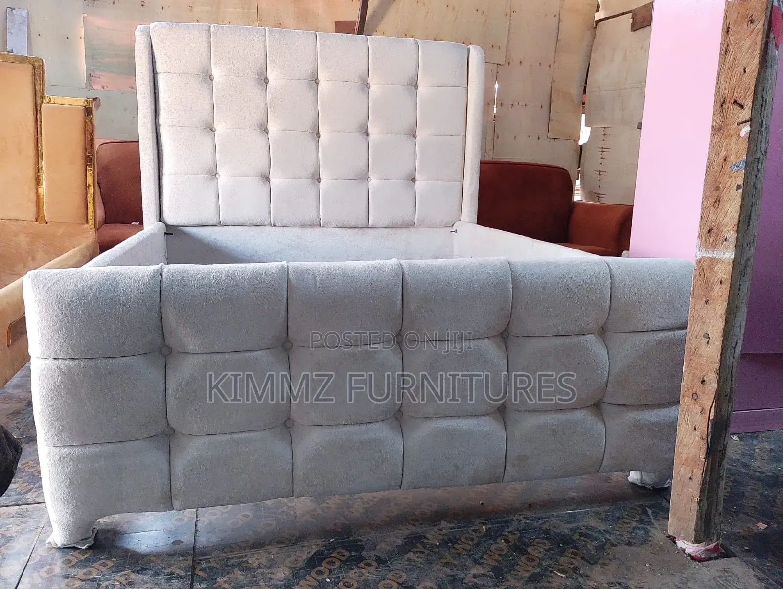 5x6 Fluffy Chesterfield Bed
