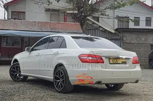 Mercedes-Benz E300 2009 White