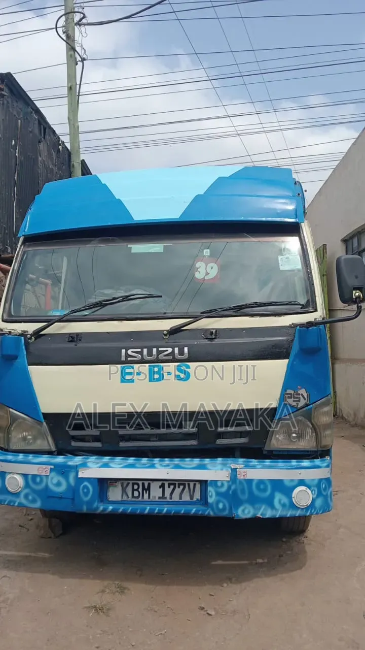 Isuzu NQR 2010 Blue