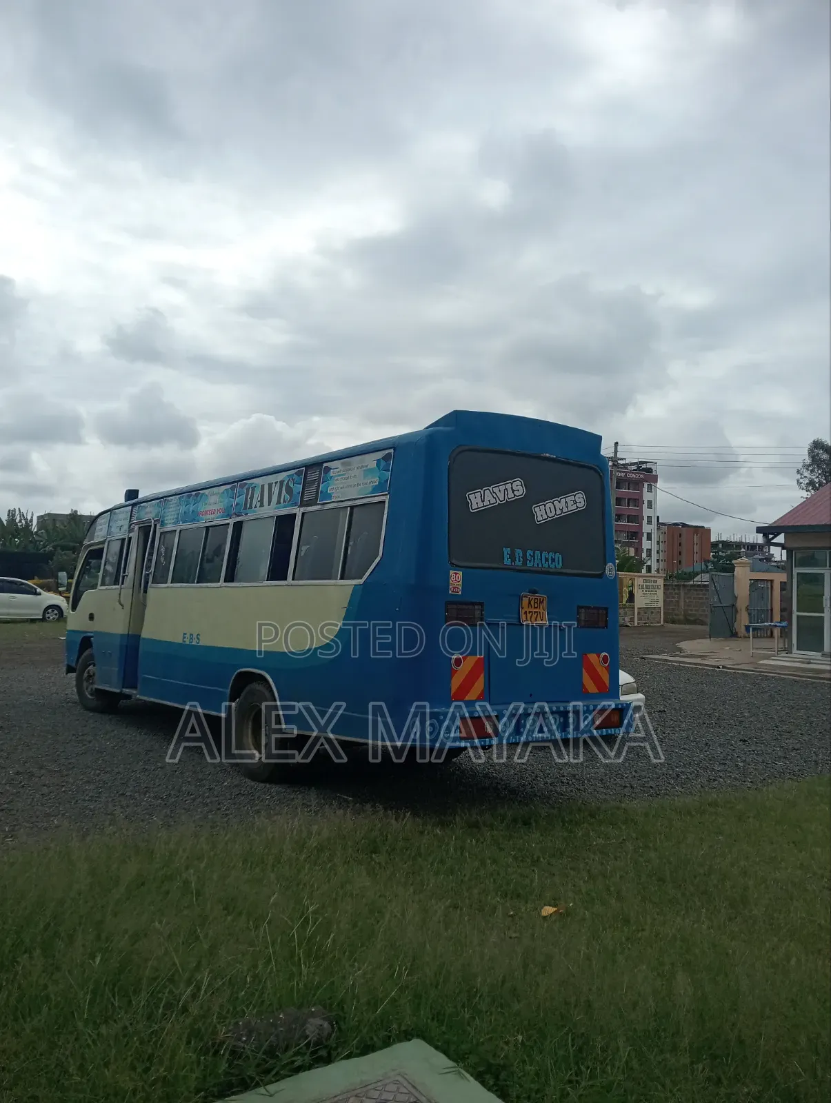 Isuzu NQR 2010 Blue