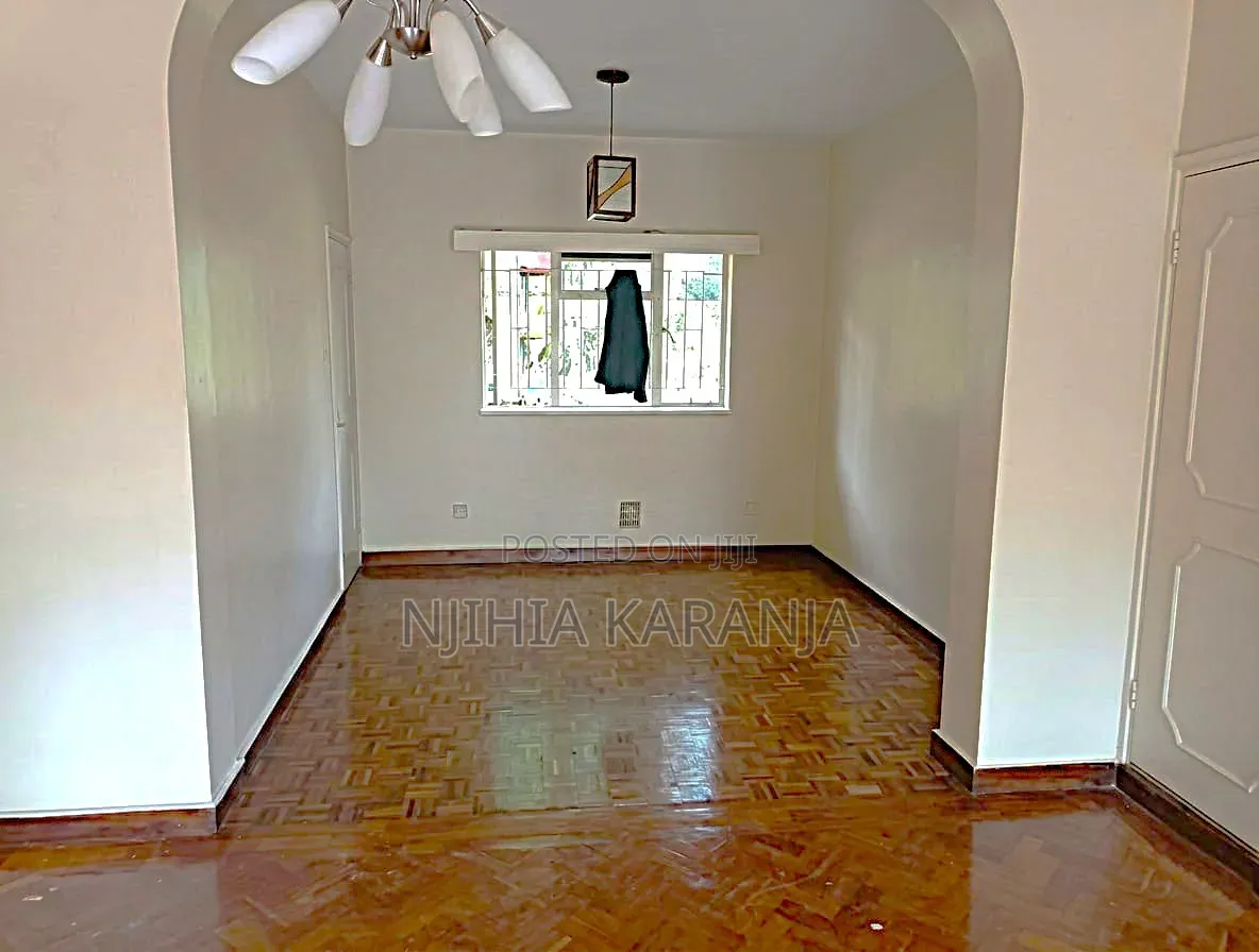 3bdrm Apartment in Lavington, Thompson, Valley Arcade for sale