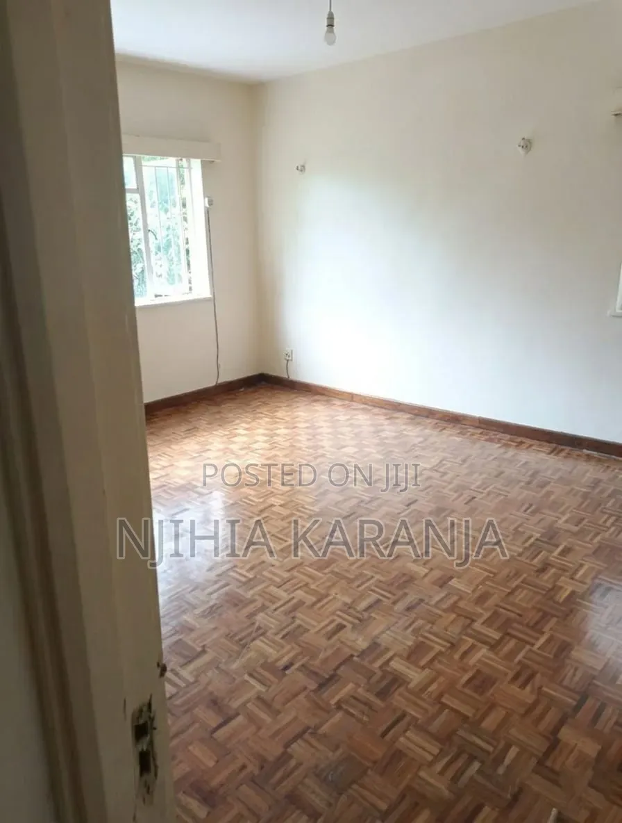 3bdrm Apartment in Lavington, Thompson, Valley Arcade for sale