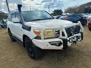Toyota Land Cruiser 2012 White