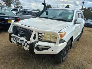 Toyota Land Cruiser 2012 White