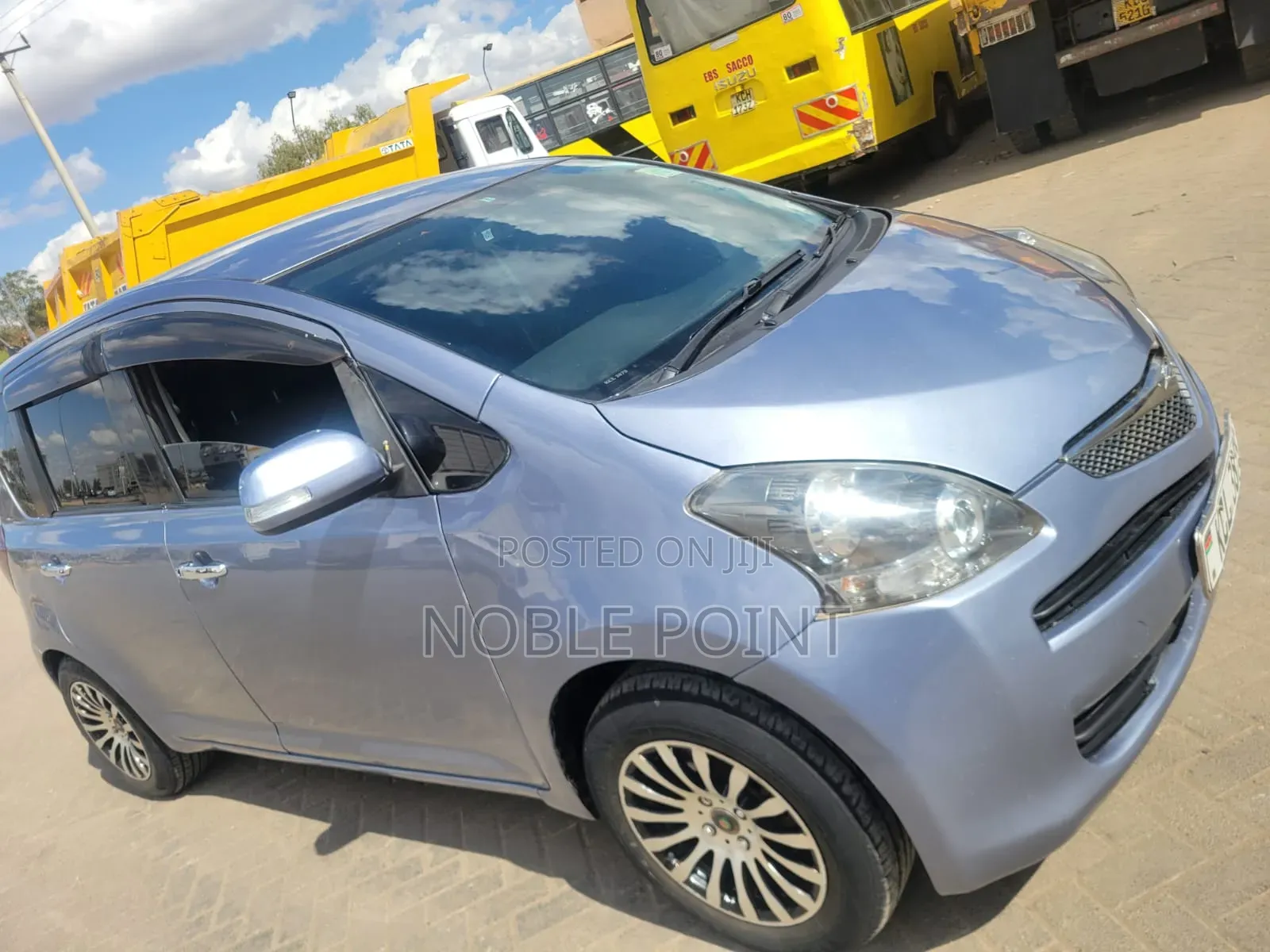 Toyota Ractis 2010 Blue