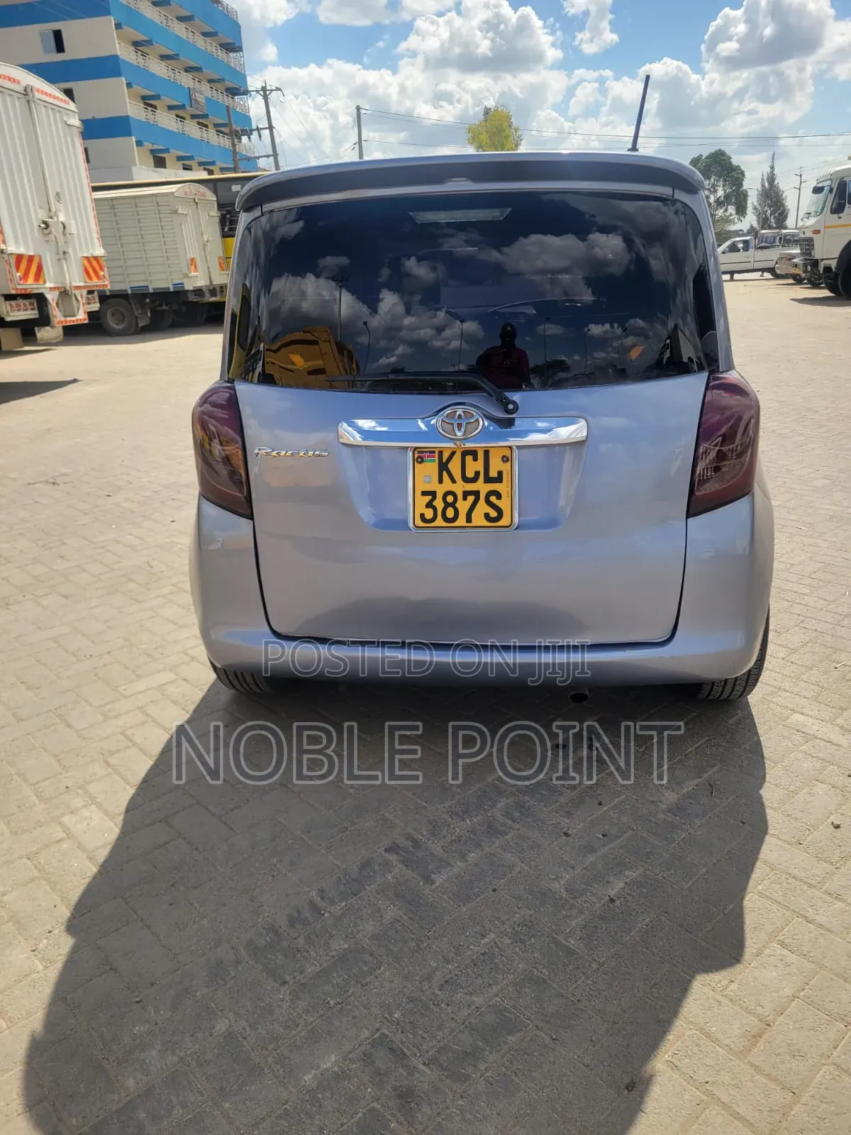 Toyota Ractis 2010 Blue