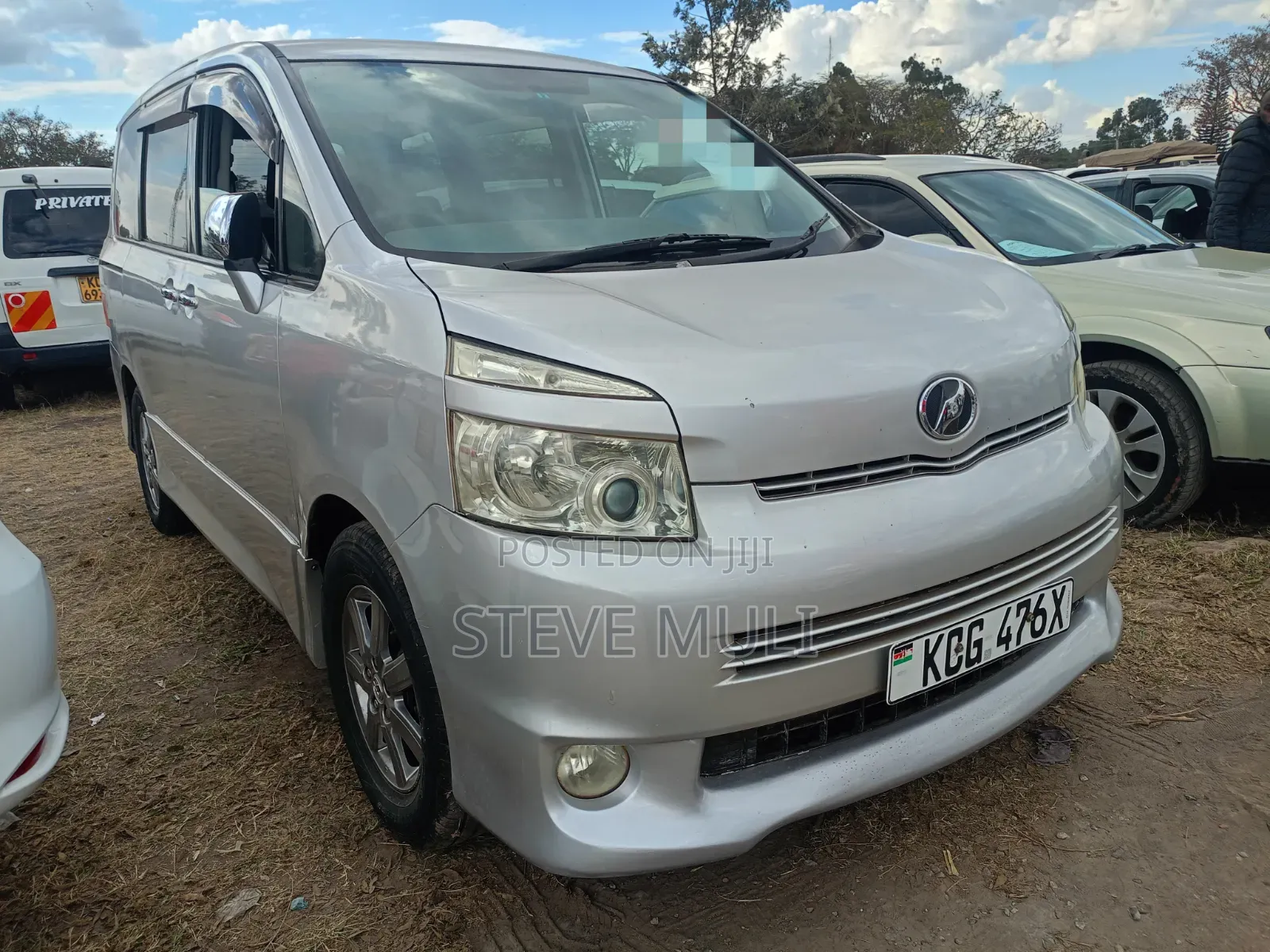 Toyota Voxy 2009 Silver