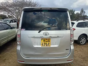 Toyota Voxy 2009 Silver