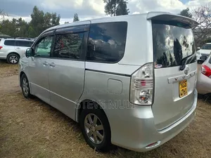 Toyota Voxy 2009 Silver