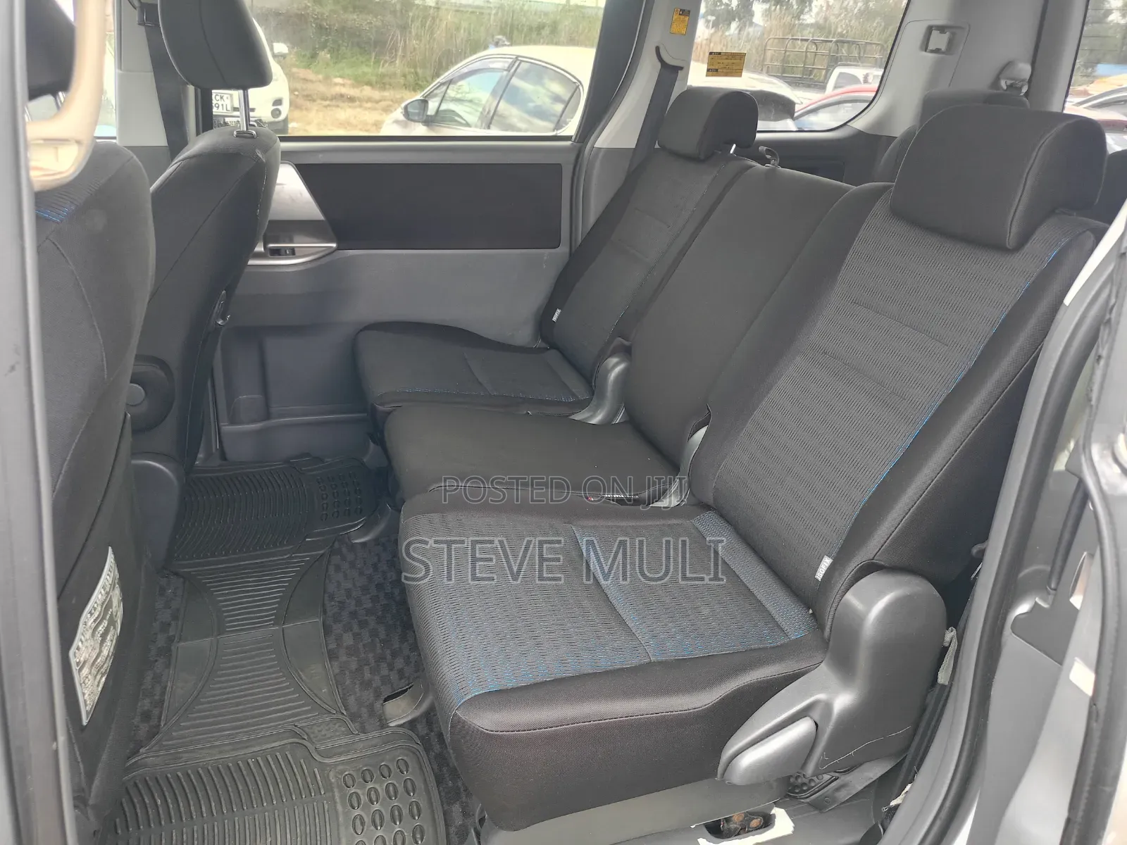 Toyota Voxy 2009 Silver