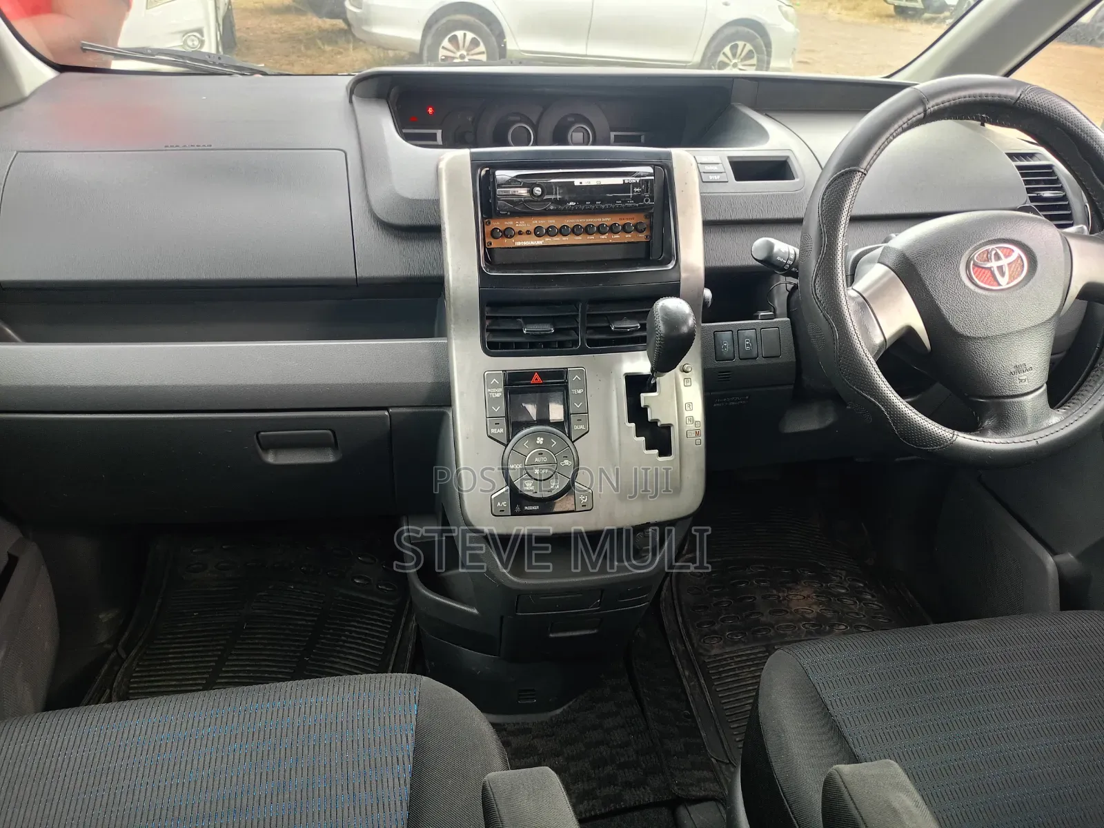 Toyota Voxy 2009 Silver