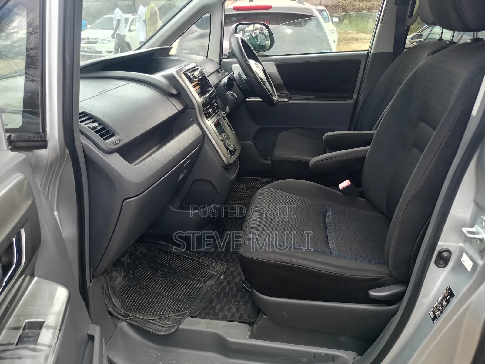 Toyota Voxy 2009 Silver
